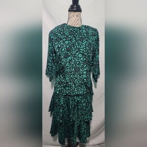 Vintage 80s Toni Green/Black Floral 2 Piece Skirt & Top Set. Size 6P. Petite.
